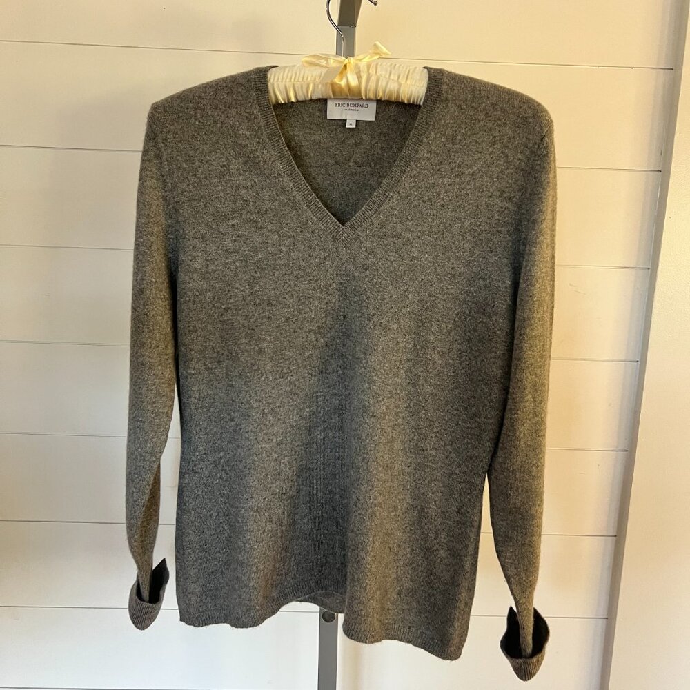 Eric Bompard Spring Cashmere V-Neck Sweater Gray – XL | Luxury French Knit - Picture 7 of 7
